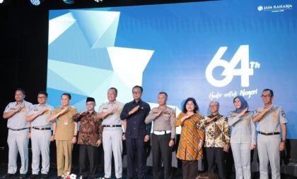 Agus Fatoni Terima Penghargaan Dan PIN Emas Dari Kementerian BUMN