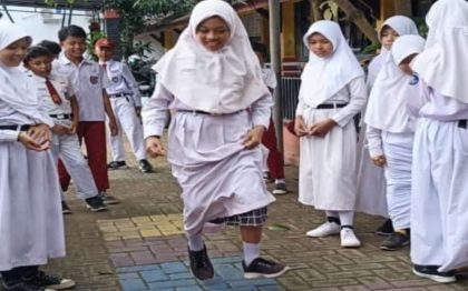 SDN Rancabango IV Rajeg lestarikan permainan tradisional