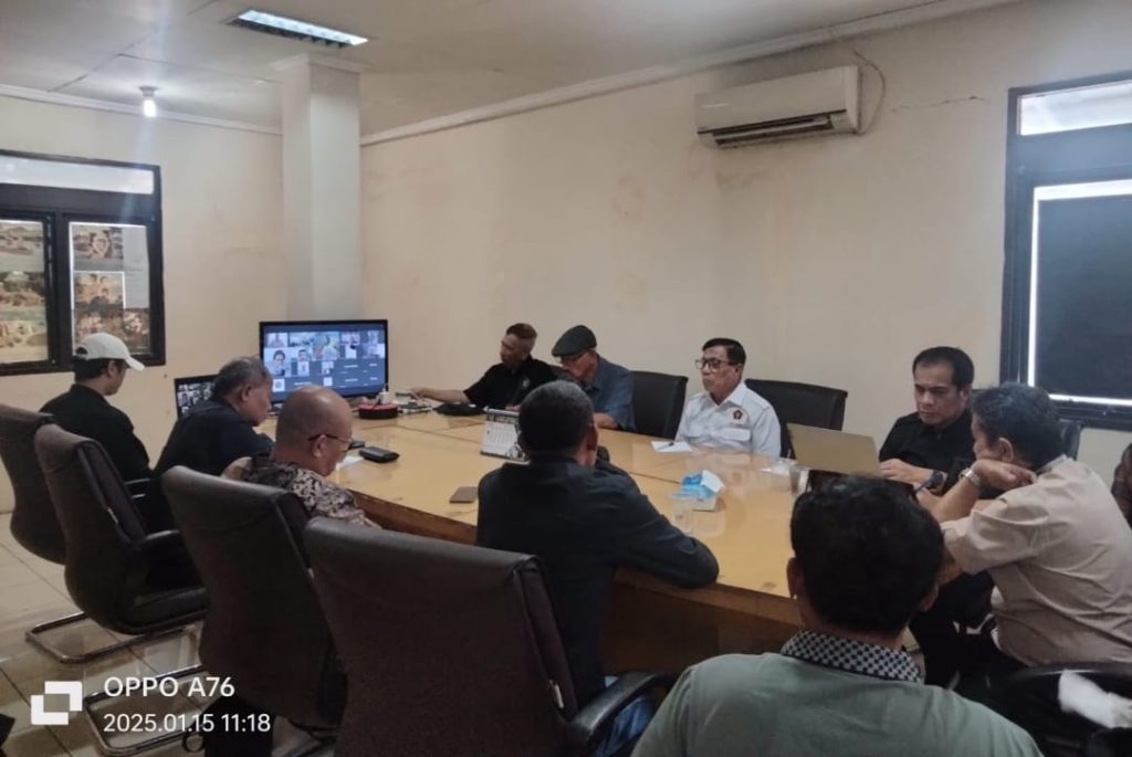 Usulan Terima Pin Emas Untuk Kepala Daerah