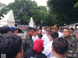 Tarik Ular Antara Kebijakan Pemerintah
