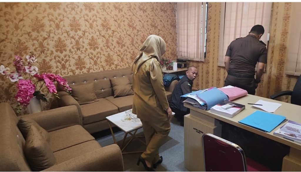 Jaksa Geladah Kantor DPMPD Kab Tangerang