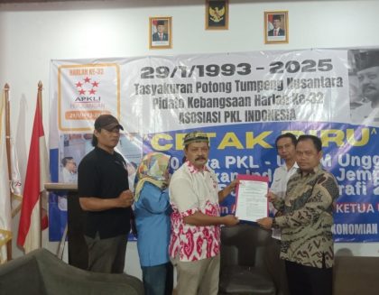 DPD APKLI Perjuangan Kota Serang Terima SK, Siap Perjuangkan Hak PKL