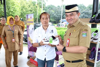 Sepatu Batik Khas Tangerang Jadi Identitas Daerah, ASN Wajib Pakai?