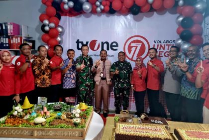 dalam acara syukuran ulang tahun ke-17 TV One di Kantor Biro Medan