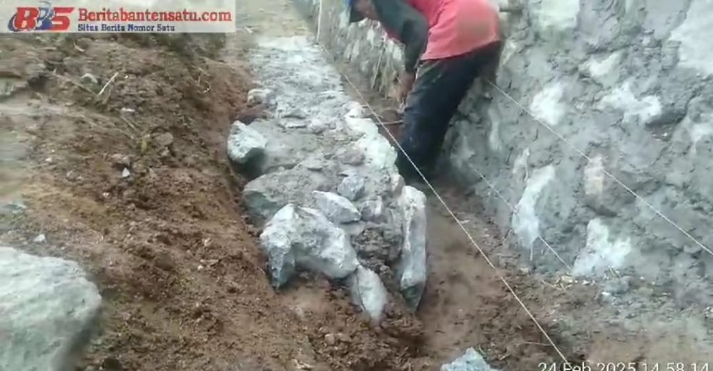 Proyek Drainase Cibarang-Cimoyan Diduga Abaikan Keselamatan dan Kesehatan Kerja (K3)