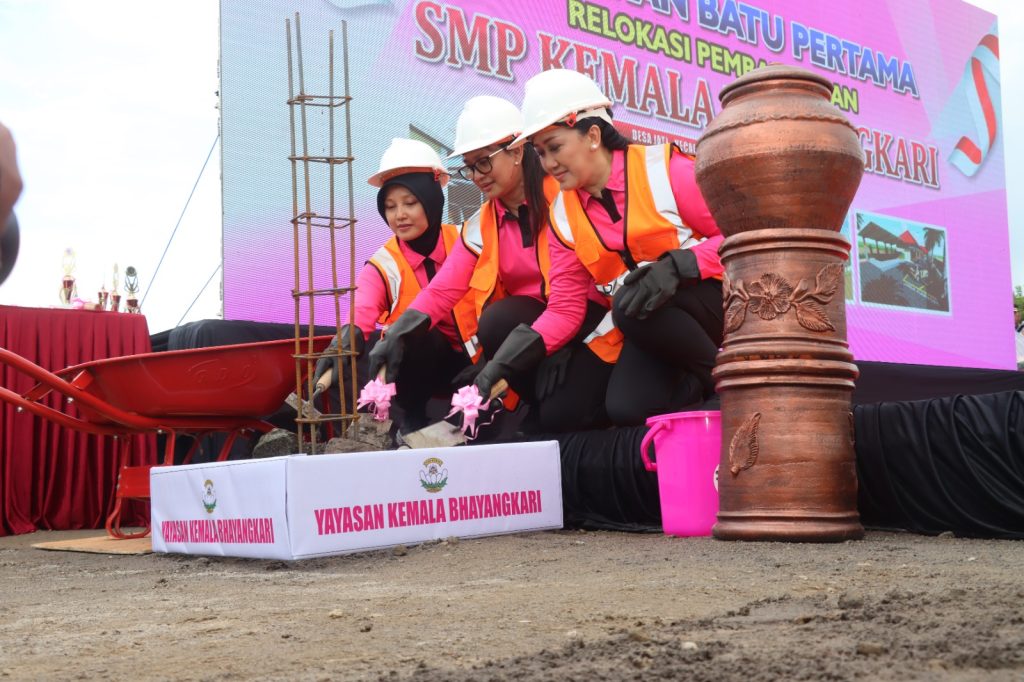Peletakan Batu Pertama SMP Kemala Bhayangkari: Wujud Nyata Komitmen Pendidikan