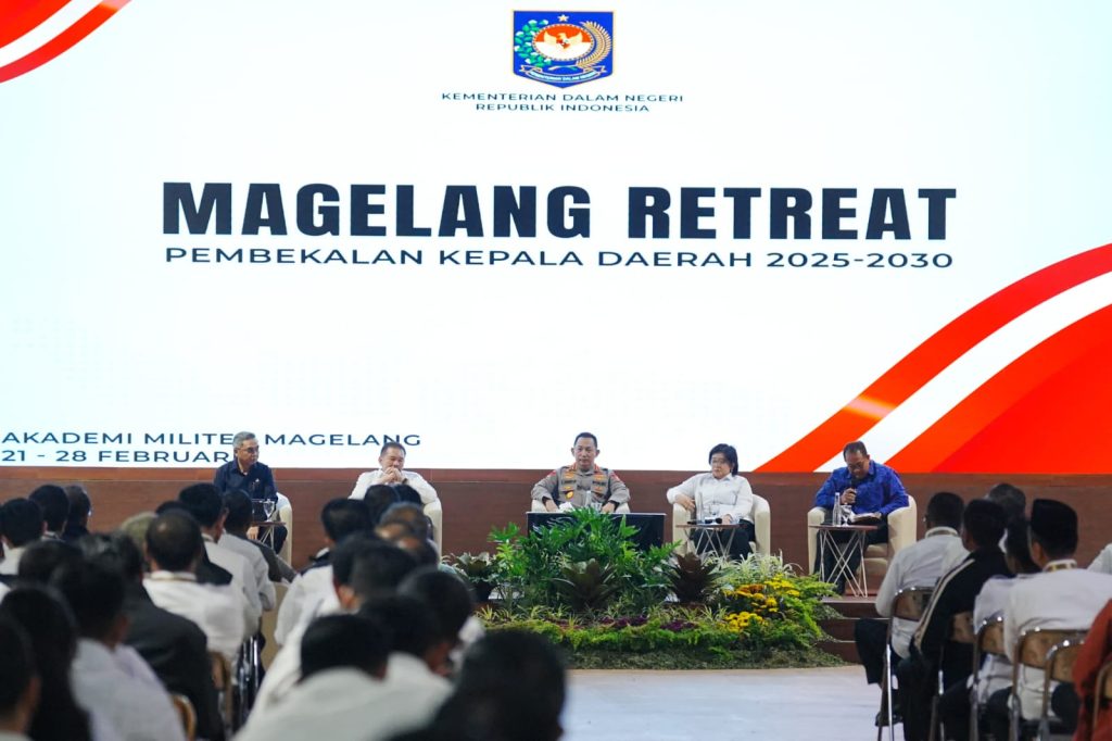 Kapolri Bagikan Strategi Hukum dan Keamanan dalam Retreat Kepala Daerah 2025