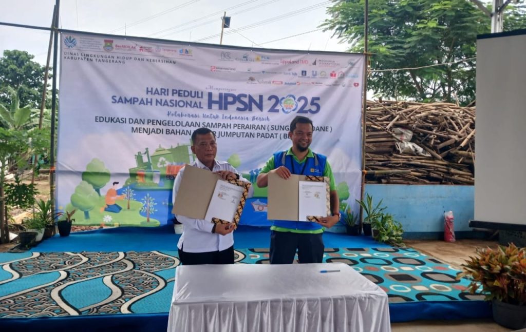 DLHK dan PLTU Banten 3 Lontar Bersinergi Kurangi Sampah di Sungai Cisadane
