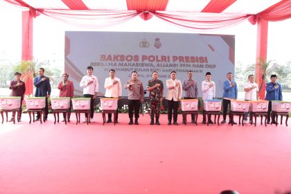 Kapolri dan TNI Bagikan Paket Bansos untuk Masyarakat Jelang Ramadan 2025