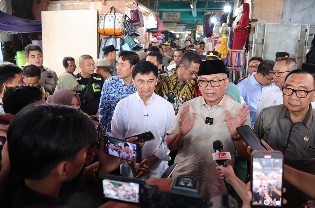 Wagub Banten Tinjau Stabilitas Harga Bahan Pokok di Pasar Rau