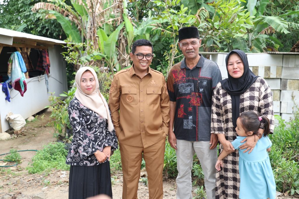 Andra Soni Kunjungi Desa Cimoyan, Prioritaskan Pembangunan Jalan untuk Warga
