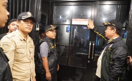 Satpol PP Tangerang Segel Tempat Biliard yang Langgar Aturan Ramadan