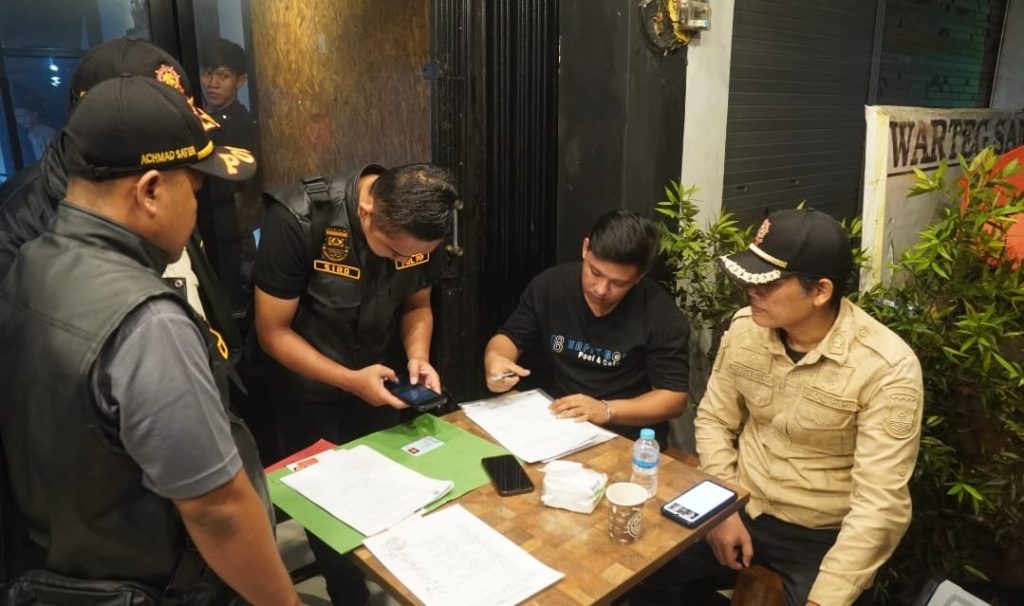 Satpol PP Tangerang Segel Tempat Biliard yang Langgar Aturan Ramadan