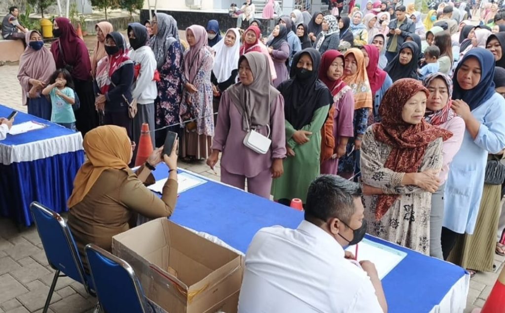 Pemkab Tangerang Gencarkan Pasar Murah, Warga Antusias Dapatkan Sembako Murah