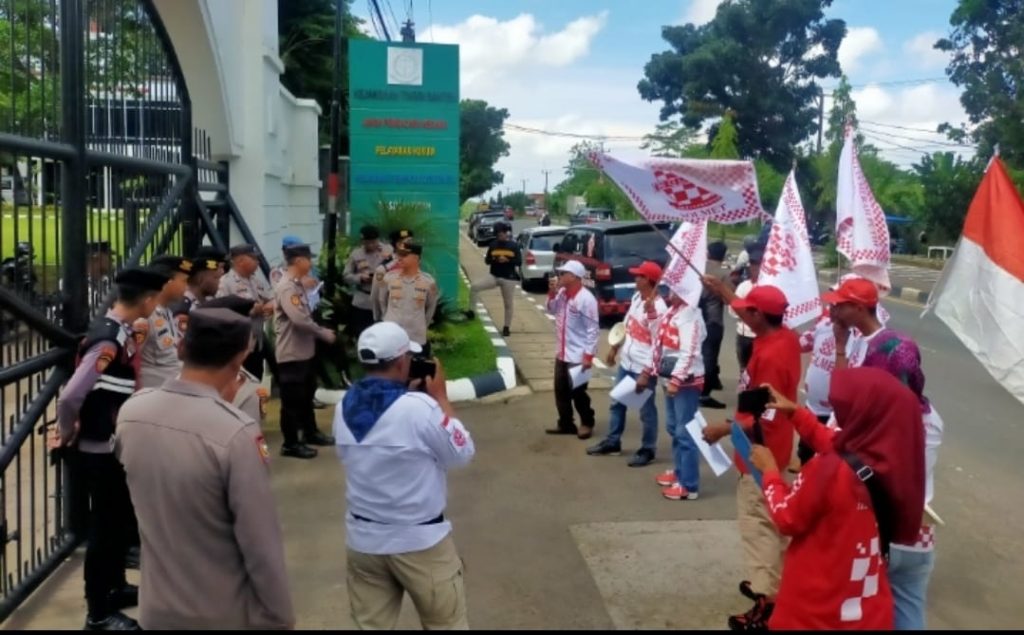 DPW Solmet Banten Lapor Dugaan Korupsi Program SAUM ke Kejati Banten