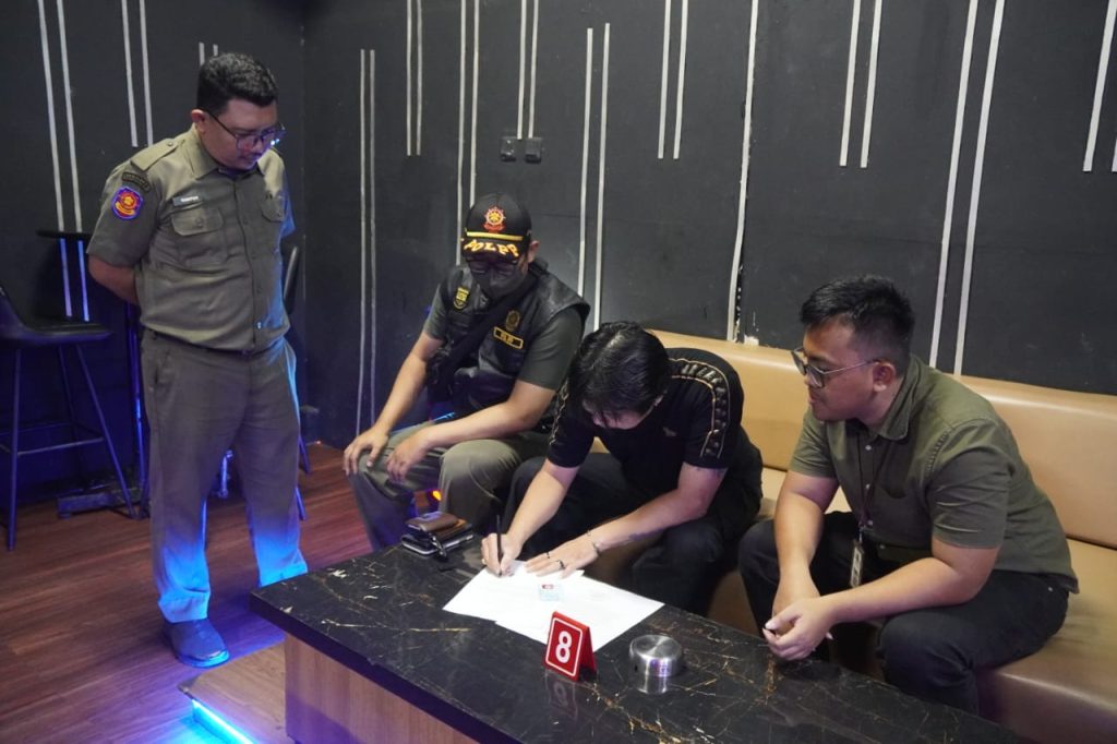 Satpol PP Gelar Operasi Pengawasan Tertib Ramadan di Wilayah Gading Serpong, Kecamatan Kelapa Dua