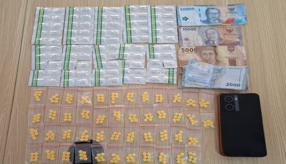 Polisi Tangkap Dua Pengedar Obat Terlarang di Tangerang, Ratusan Pil Disita!
