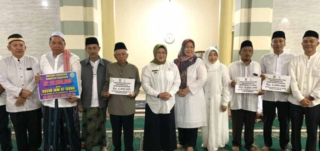 Wabup Tangerang Salurkan Bantuan untuk Masjid Jami At-Taqwa