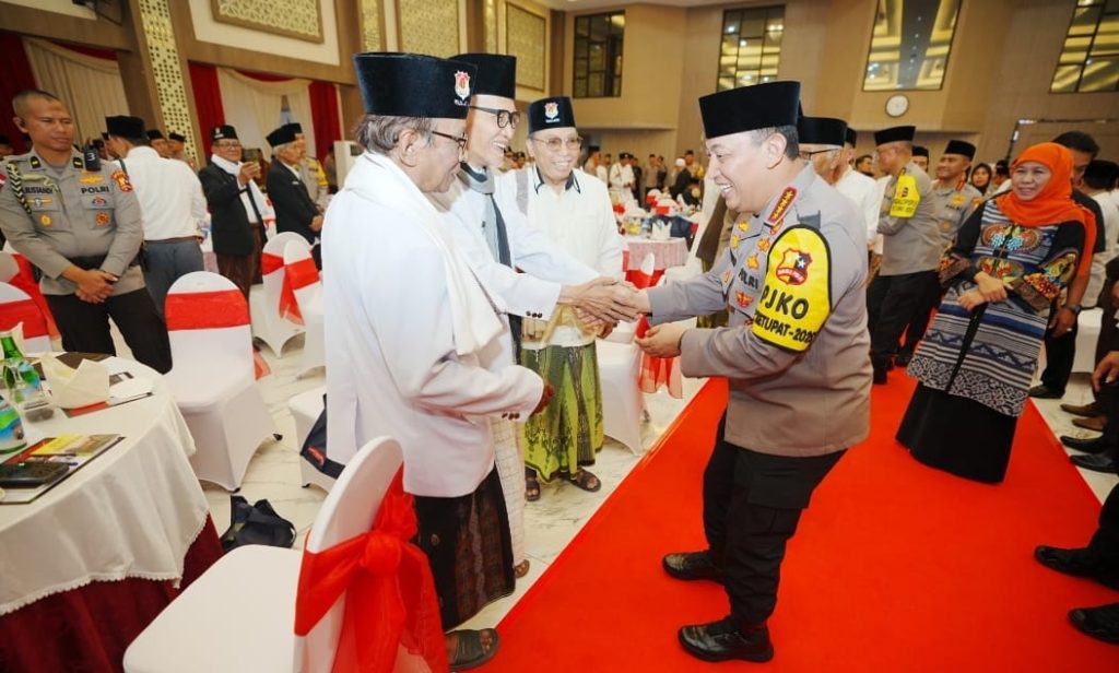 Kapolri Safari Ramadan di Surabaya, Bertemu Ulama dan Santuni Anak Yatim