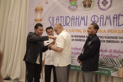 Pin Emas PWI untuk Ahmed Zaki Iskandar, Simbol Kerja Sama Harmonis dengan Media