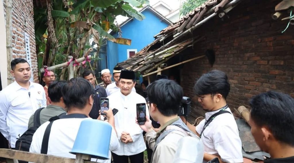 Wagub Banten Salurkan Bantuan Renovasi Rumah Warga Tidak Mampu