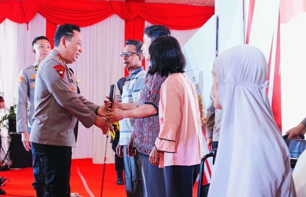 Kapolri Kunjungi Polda Sumut, Tinjau Renovasi Masjid & Bakti Sosial