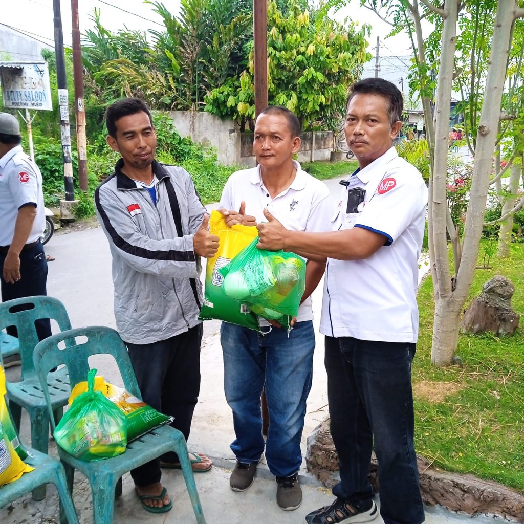 DPD SPRI Sumut dan MPnews Bagikan Ratusan Sembako Jelang Idul Fitri