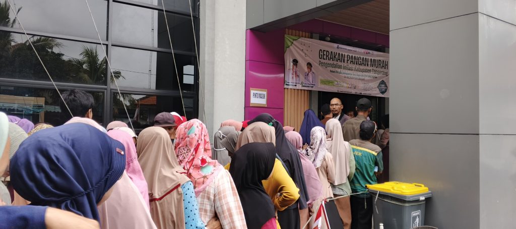 Pemkab Tangerang Gelar Bazar Murah: Upaya Menekan Inflasi dan Membantu Warga