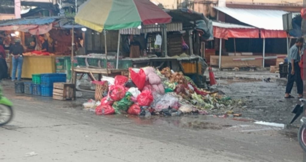 masalah pasar, infrastruktur pasar, sampah dan banjir, pasar tradisional Serang.