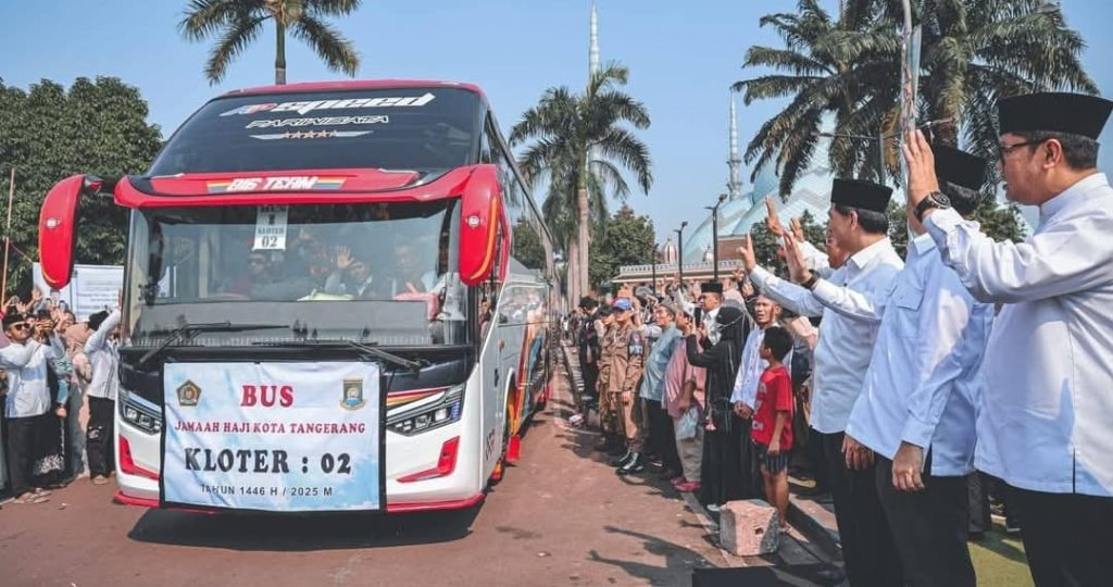 Pelepasan Jamaah Haji Tangerang: Tangis Haru dan Doa Mengiringi