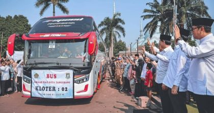 Pelepasan Jamaah Haji Tangerang: Tangis Haru dan Doa Mengiringi