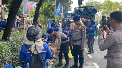 Polri Tunjukkan Sikap Humanis Saat Kawal Aksi Buruh 1 Mei 2025