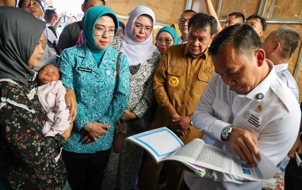Peran Strategis Bidan dalam Menyukseskan Program KB dan Kesehatan Ibu Anak