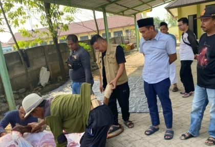 Aan Ansori Laksanakan Qurban di Kantor Kecamatan Mekar Baru pada Idul Adha 2025