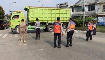 Parkir Liar Truk di Tol Balaraja Jadi Sasaran Penertiban Serius