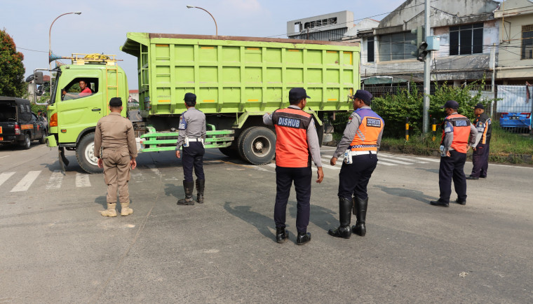 Parkir Liar Truk di Tol Balaraja Jadi Sasaran Penertiban Serius
