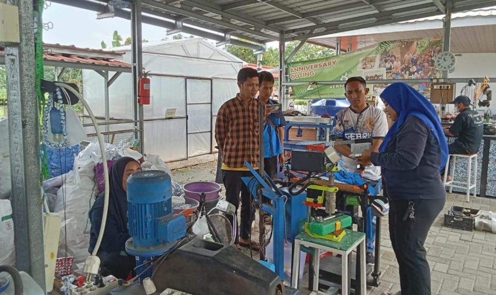 Karang Taruna Rajeg Studi Tiru ke KertaBumi, Pelajari Daur Ulang Sampah Plastik