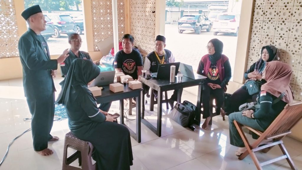 Bakti Sosial di Pagedangan: Periksa Mata Gratis hingga Sertifikasi Halal UMKM